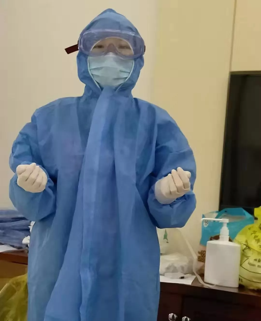 隔离点内的最美逆行者(图3)