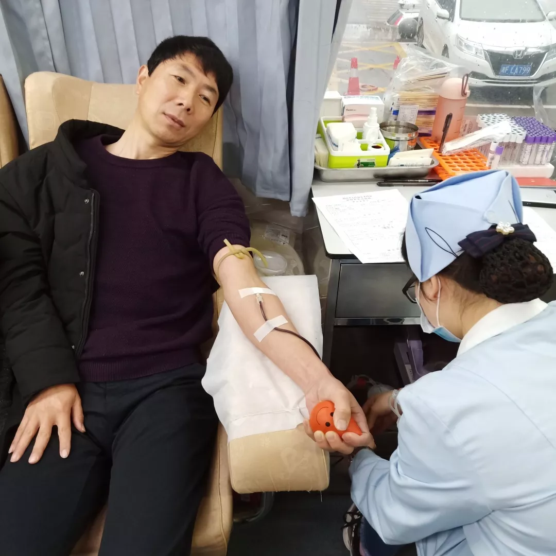积极献血 让爱流动 ——我院医务工作者积极参与无偿献血(图1)
