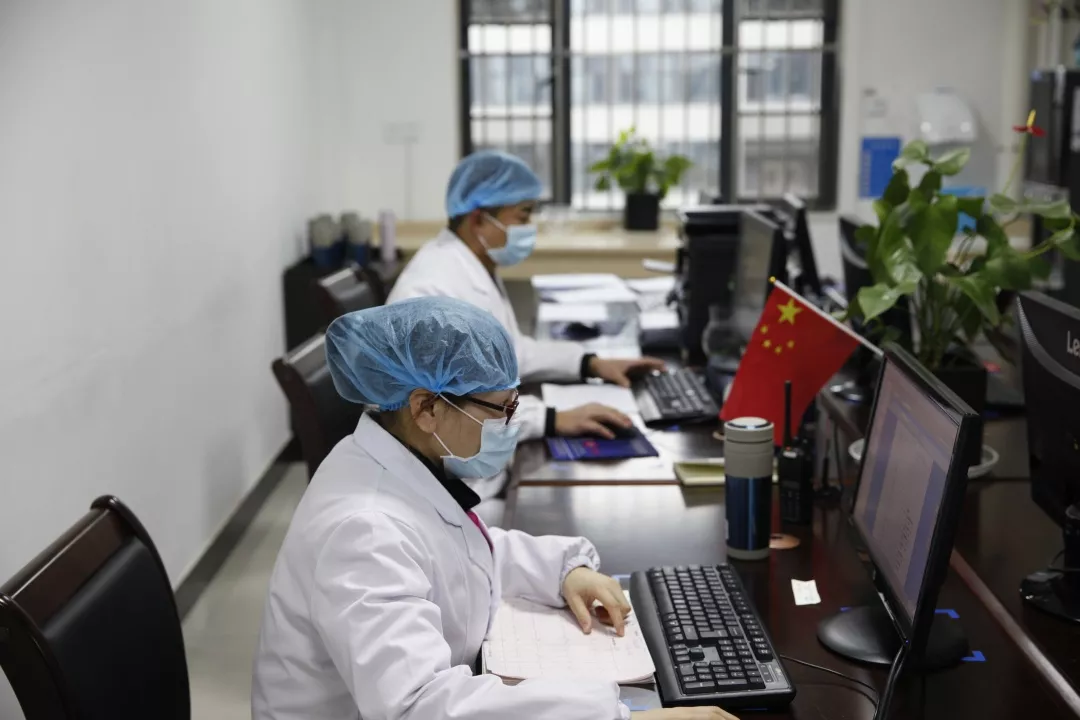 防控“疫”线 我们与你同在---致敬绽放在疫情防控一线最美的丁香花(图2)